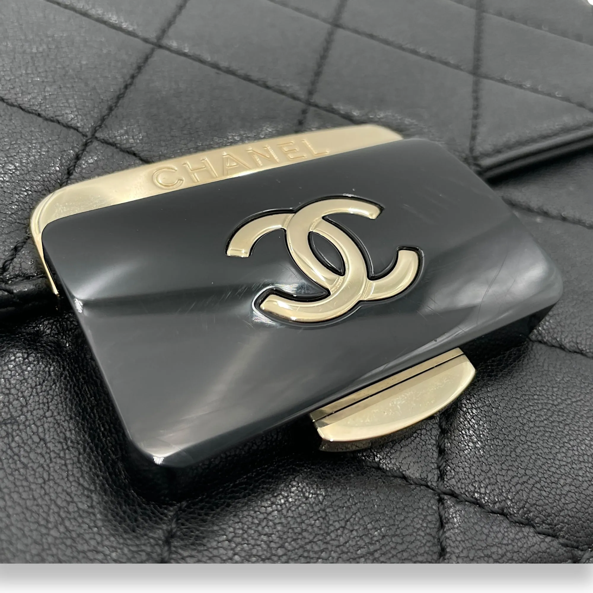 Beauty Lock Black Shoulder Bag in Calfskin, Gold hardware