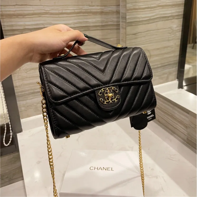 Black Leather Chanel shoulder Handbag