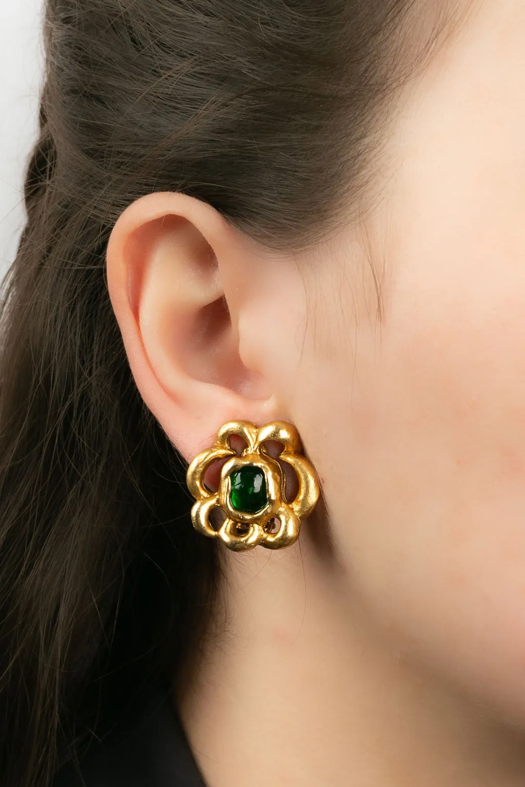 Boucles d'oreilles baroques Chanel