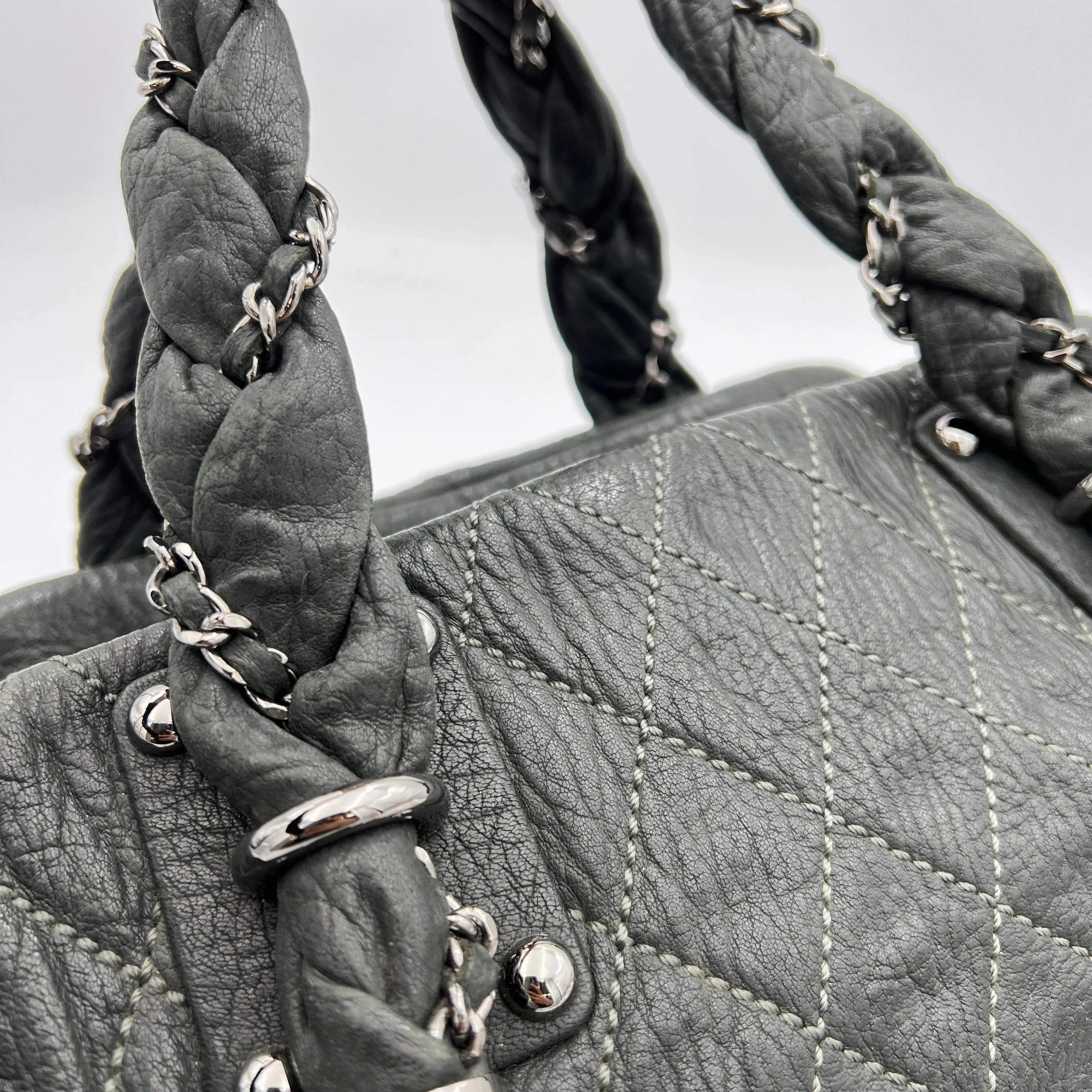 Braid Bowler Grey Top Handle Bag in Distressed Leather, Ruthenium hardware